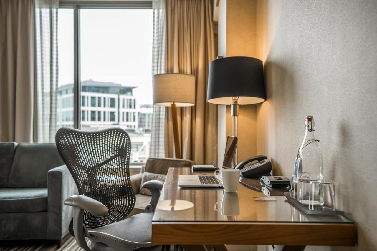 ホテル パン パシフィック シアトル エクステリア 写真 A room at the hotel